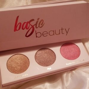 basie beauty glowy AF wet glow pallet